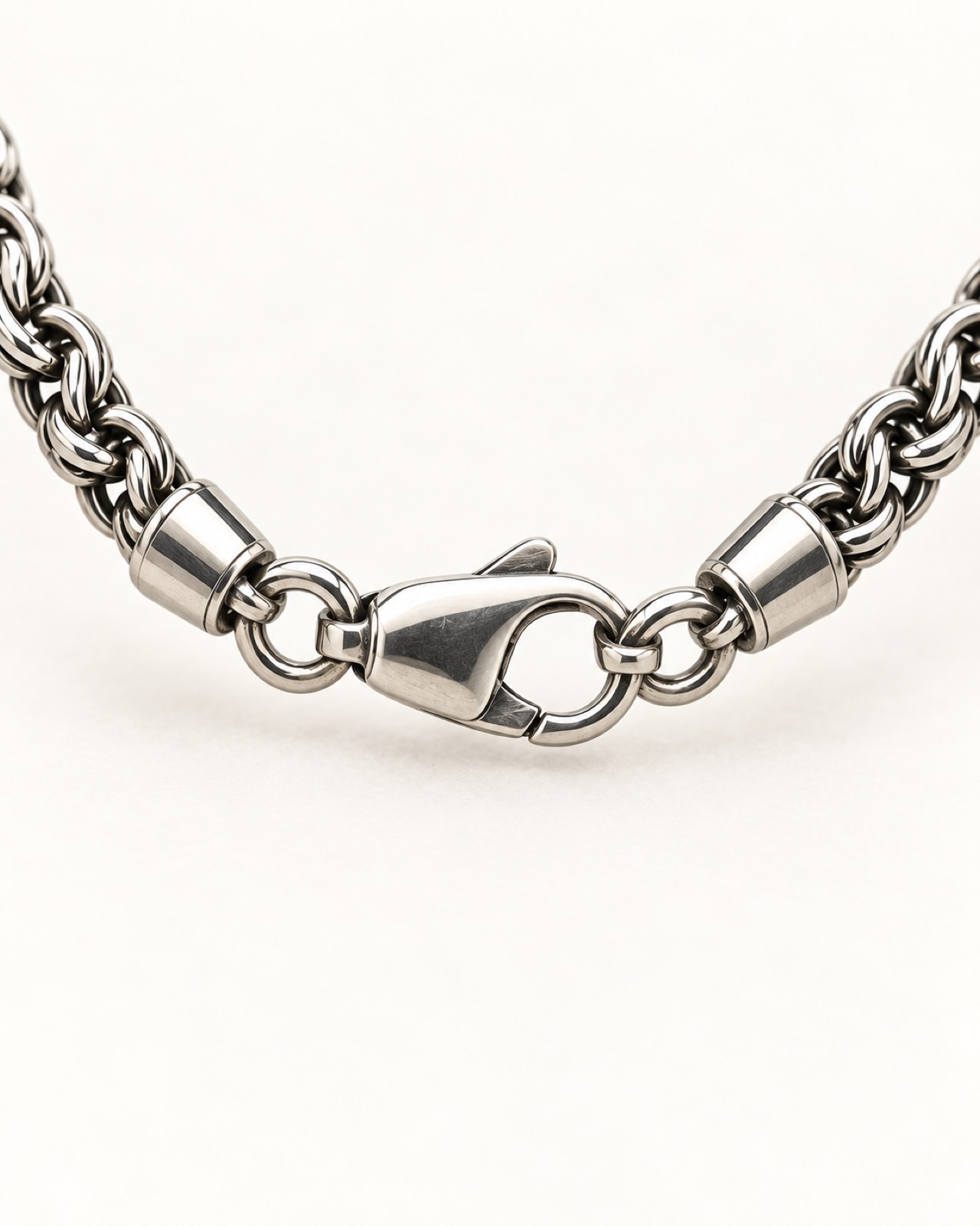 Derrick Pendant — Hardware detail